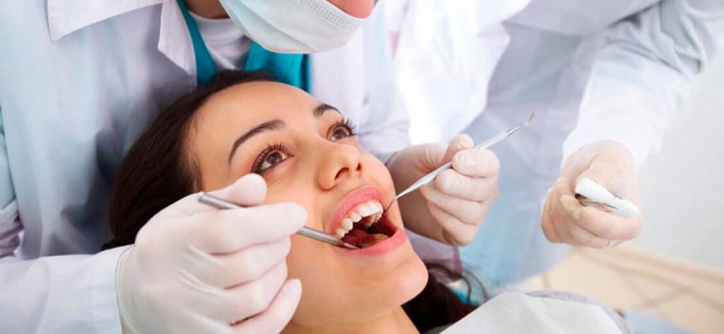 ¿Cuándo es necesario realizar un reimplante dental?